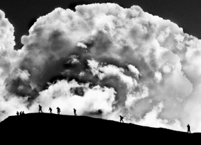 Postava černobíle - Fotograf roku - Kreativita - IV.kolo - Cesta do oblak
