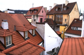 Poezie domů - Malostranské střechy