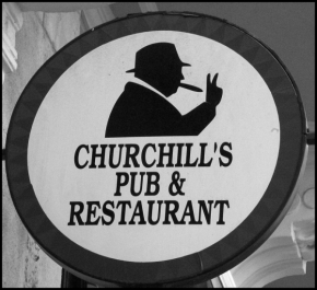 Postava černobíle - Winston Churchill