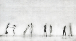 Postava černobíle - Fotograf roku - Kreativita - IV.kolo - Muž a žena v roce 0 až 3
