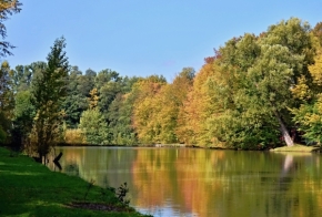 Šárka Nováková - Podzimní dopoledne u rybníka