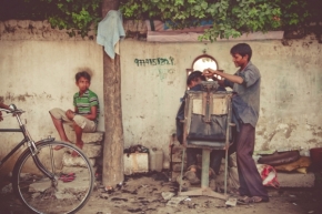Fotograf roku na cestách 2014 - Kadeřnictví v Indii