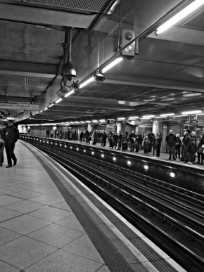 Černobílý svět - Metro