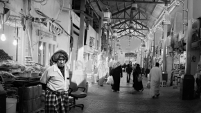 Černobílý svět - "Usměvavý" prodejce. Kuwait