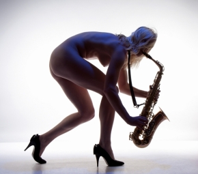 Krásy těla a jeho křivek - Romantický saxofon
