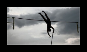Sport, zdraví, adrenalin - Fotograf roku - kreativita - Skok o tyči