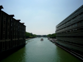 Anna  Kunšteková - Canal Saint-Martin, Paris