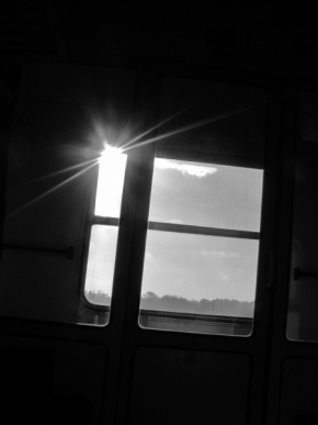 Černobílá krása - Okno vlaku