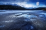 Věra Kuttelvašerová Stuchelová -Jezero v noci