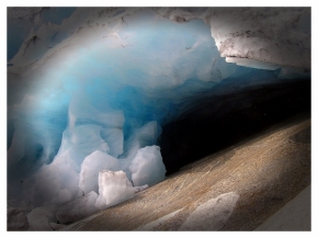 Divoká příroda - ledová jeskyně