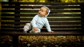 Děti jsou fotogenické - ... na lavičce ...