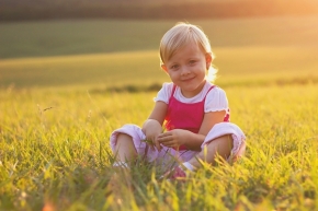 Děti jsou fotogenické - pohoda v trávě