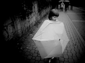 Děti jsou fotogenické - Fotograf roku - Junior - VI.kolo - Dáma s deštníkem