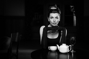 Černobílá krása - Fotograf roku - Top 20 - XII.kolo - Talk..I'm listening...