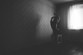 Černobílá krása - Svět v prázdné místnosti