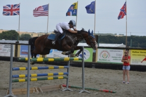 Sport a pohyb - letící kůň s jezdcem
