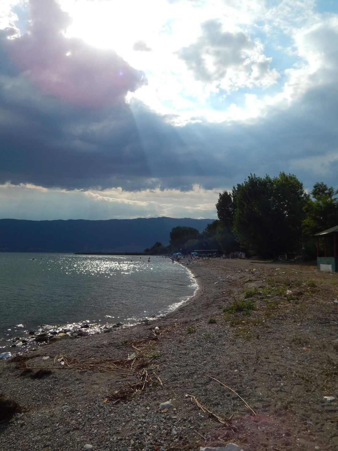 Ohridské jezero v záři večerního slunce