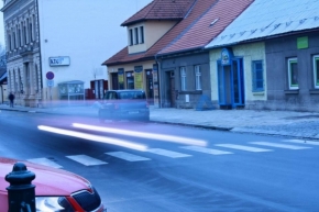 Street a vteřiny na ulici - Světla od auta