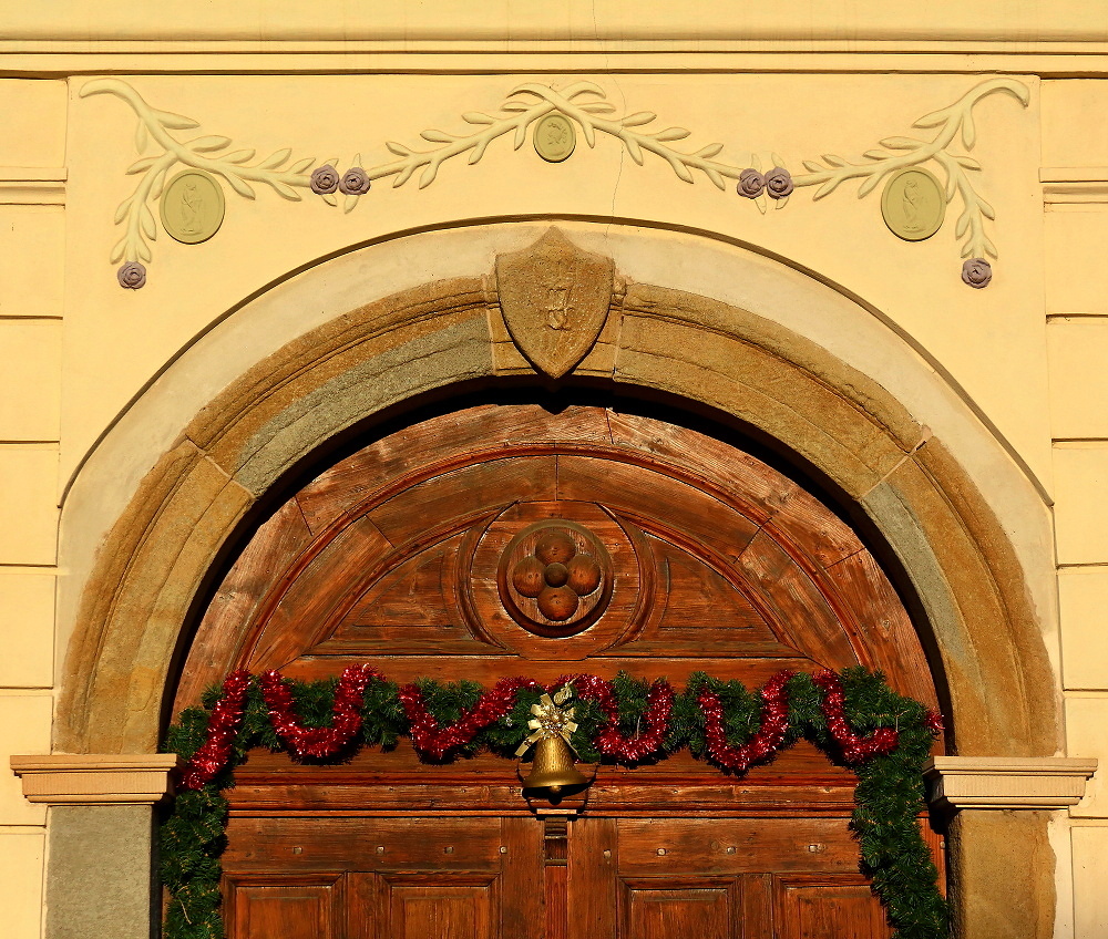 Vianočná brána ... Pokoj ľuďom dobrej vôle ...