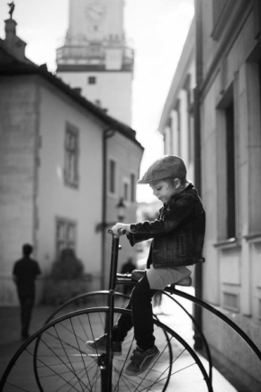 Lucia Porjandova - bike in the city