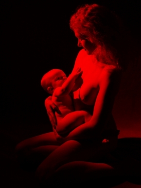 Červená - žár mateřské lásky