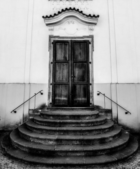 Půvaby architektury a jejích detailů - Kostelní dveře 