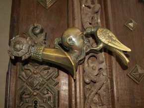 Půvaby architektury a jejích detailů - klika na dveřích zámku Hluboká 