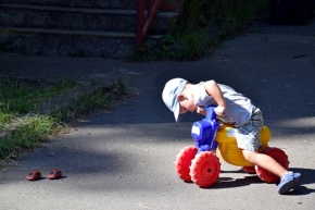 Dětské pohledy i radosti - Malý motorkář