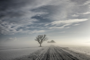 Objekty v krajině zasazené - Fotograf roku - Top 20 - X.kolo - dynamika rannej hmly