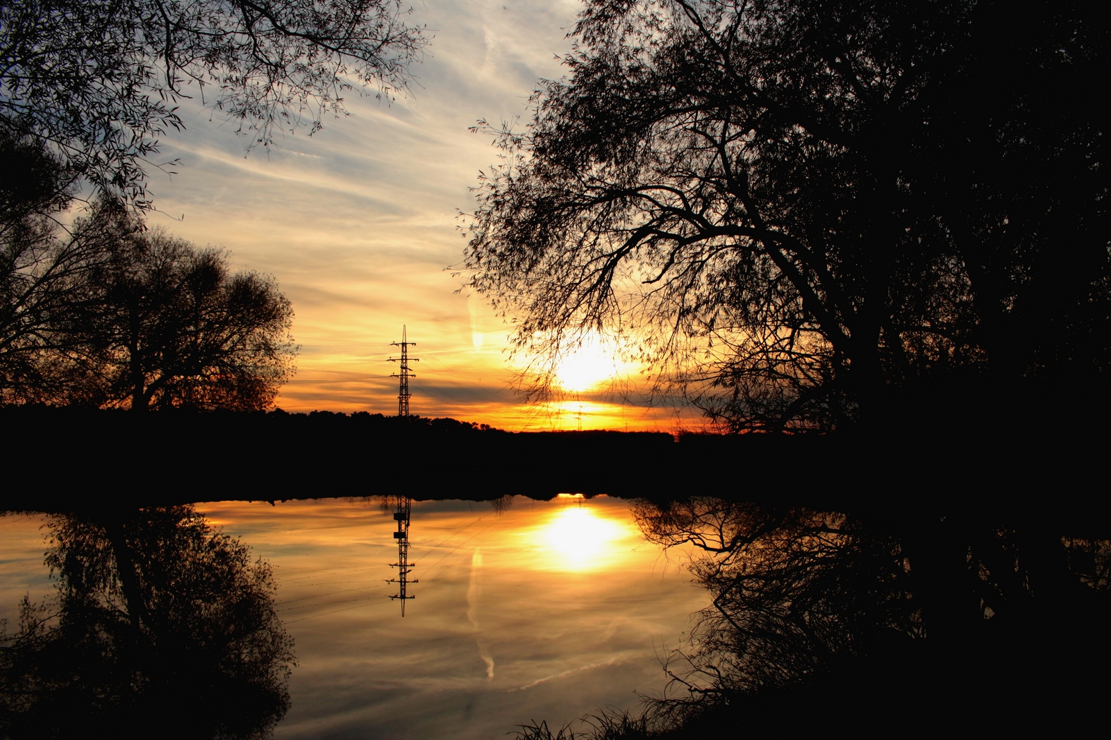 západ slunce nad rybníkem