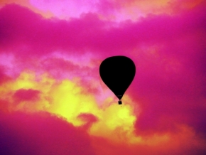 Objekty v krajině zasazené - balón v růžovém snu