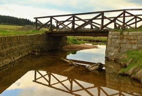 Voda a její odrazy - Most přes Jizerku