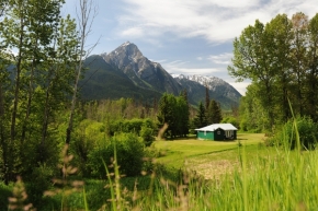 Divoká příroda inspiruje - Zelený domček v údolí