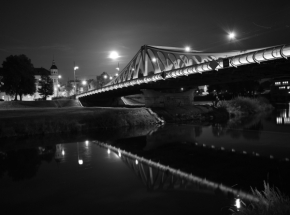 Kouzlíme černobíle - Dlouhý most