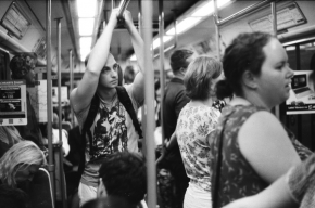Kouzlíme černobíle - Metro
