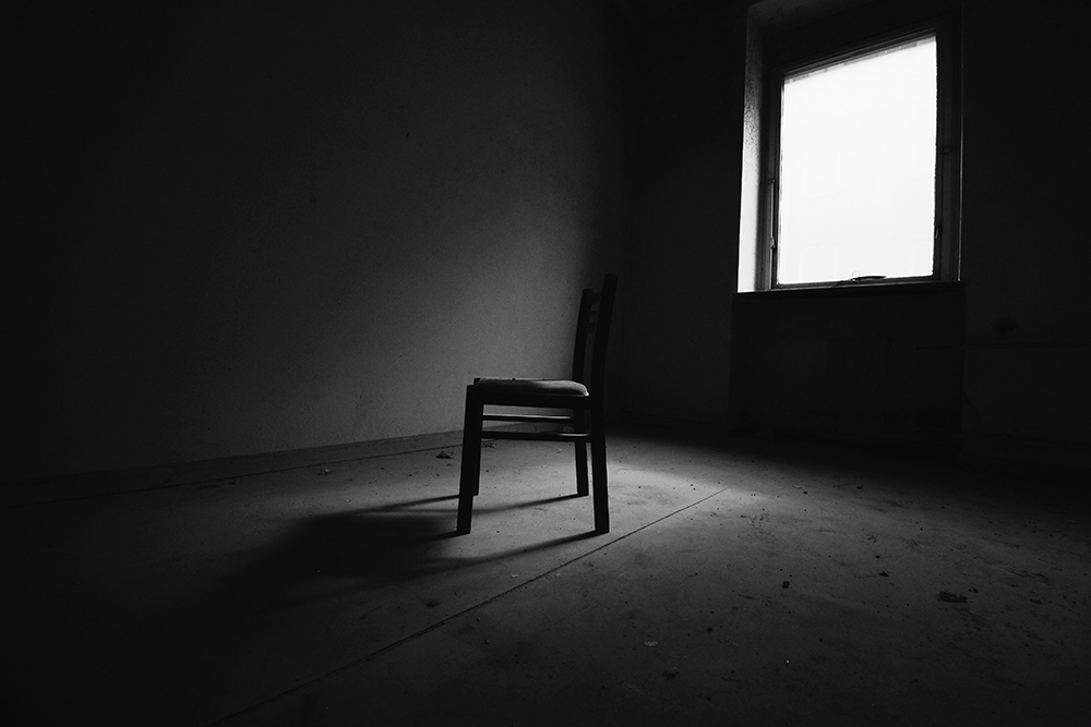 Prázdný hotel, prázdná židle