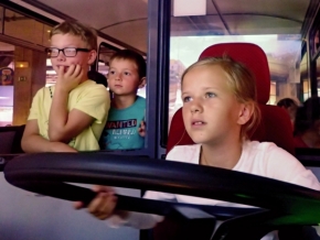 Děti a jejich svět - nemluvte za jízdy s řidičem