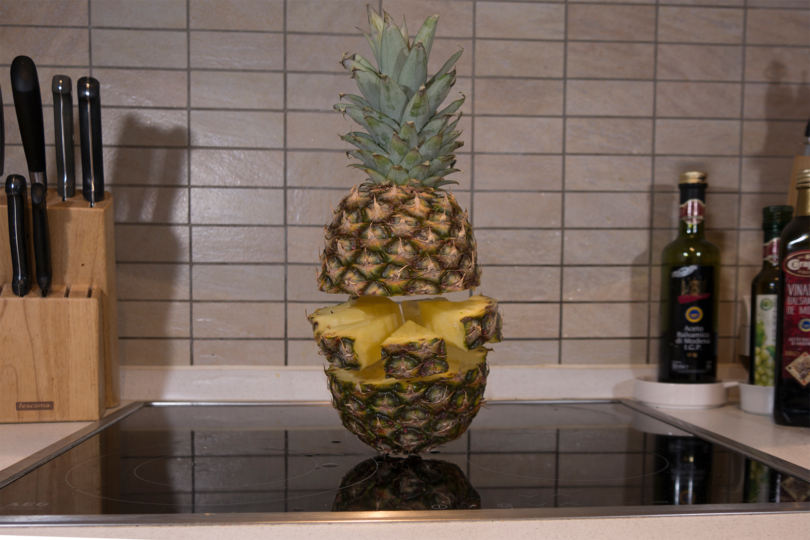 Levitující ananas