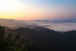 V přírodě - Východ slunce nad Kaeng Krachan