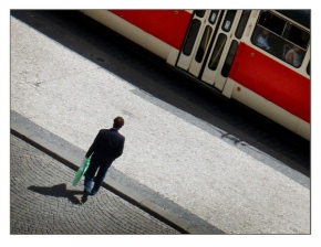 Na cestách i necestách - Fotograf roku - kreativita - Muž a tramvaj