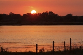 Krajina inspiruje - Západ slunce u řeky