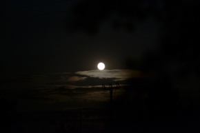 Kouzla noci - Měsíc spící na mráčku