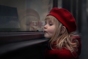 Překrásný svět dětí - Fotograf roku - Top 20 - I.kolo - Window shopping