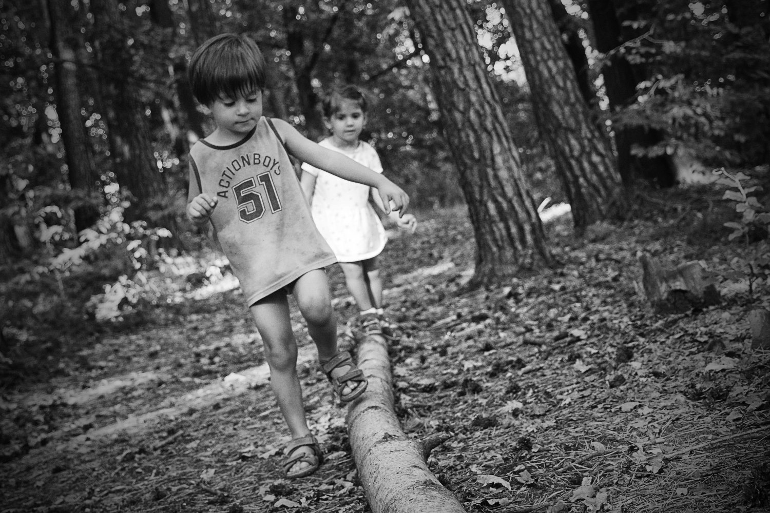 Vzpomínky na parné léto- hrajeme si v lese...