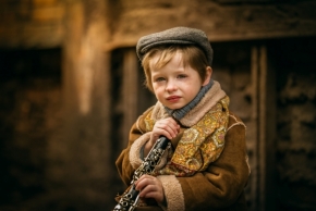 Překrásný svět dětí - Fotograf roku - Junior - I.kolo - Malý hudebník 