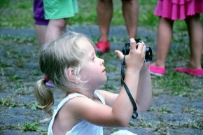 Překrásný svět dětí - Malá fotografka