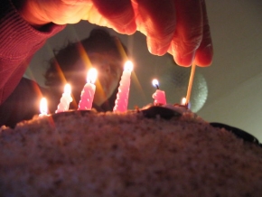 Oslavy, svatby, rodina - Zapalování svíček na dortu