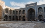 Slavomír Hitka -Nádvorie mešity v Uzbekistane