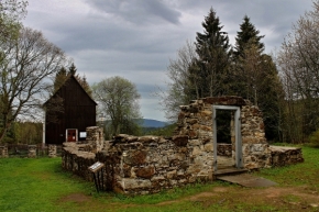 Církevní architektura - Zaniklá sklářská obec Hůrka (Hurkenthal) na Šumavě