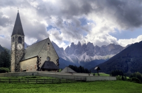 Církevní architektura - Fotograf roku - Kreativita - IV.kolo - Taliansko, Dolomity